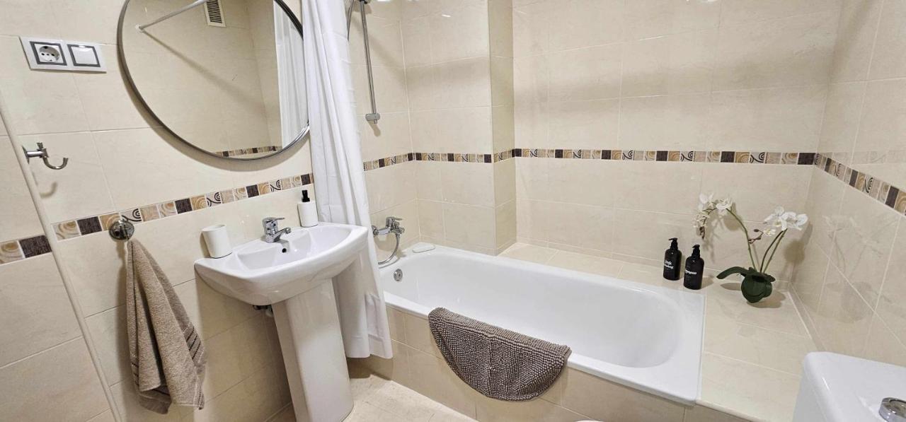 Apartment Sunlit Casa Bonita With Free Parking